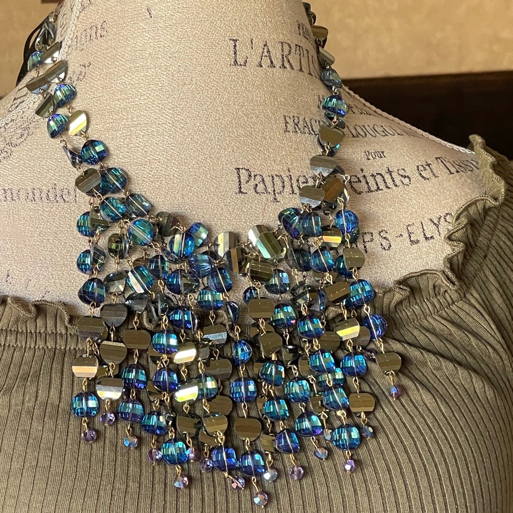 Swarovski Pageant-Worthy Cascade Necklace of Scarce Wisteria Pagoda Crys… - Picture 11 of 12